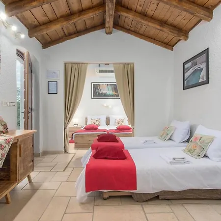 וילה Family Lipica With Private Pool And Jacuzzi פאזין