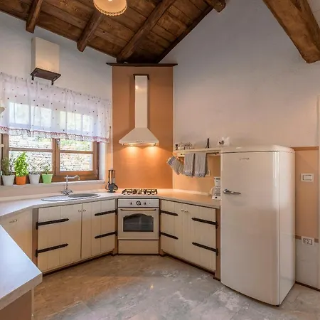 וילה Family Lipica With Private Pool And Jacuzzi