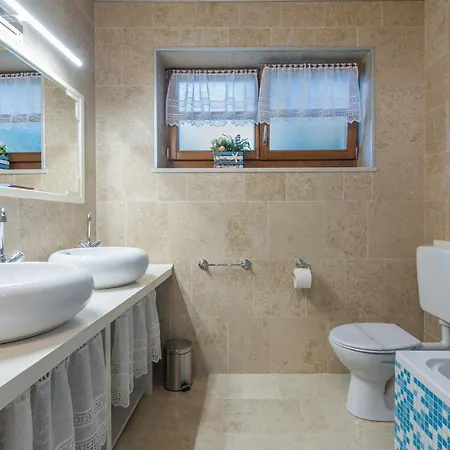 Family Lipica With Private Pool And Jacuzzi Villa *