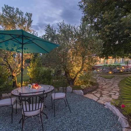 Villa Family Lipica With Private Pool And Jacuzzi *