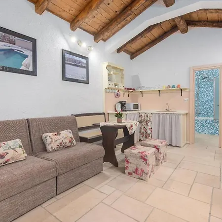 Family Lipica With Private Pool And Jacuzzi Villa