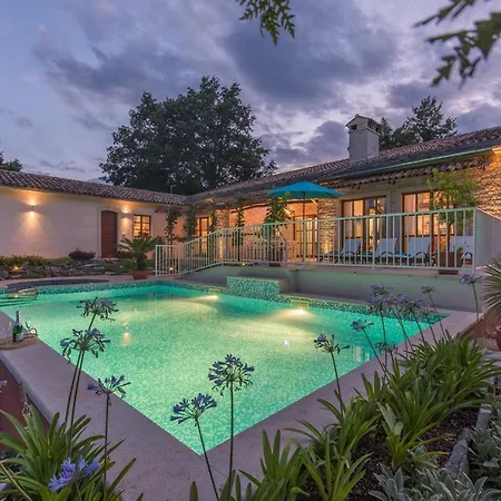 Villa Family Lipica With Private Pool And Jacuzzi *