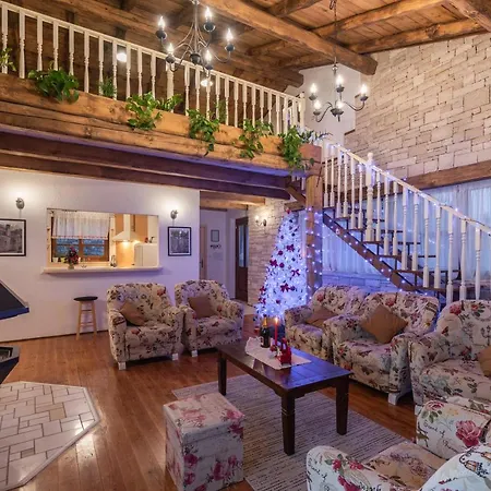 Family Lipica With Private Pool And Jacuzzi * Pazin