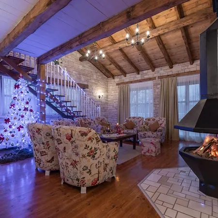 Family Lipica With Private Pool And Jacuzzi *
