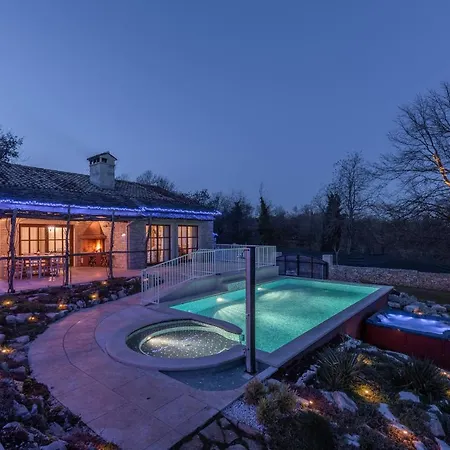 Villa Family Lipica With Private Pool And Jacuzzi Pazin