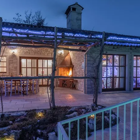 Family Lipica With Private Pool And Jacuzzi Pazin