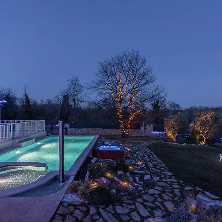 Family Lipica With Private Pool And Jacuzzi Villa Pazin