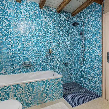 Villa Family Lipica With Private Pool And Jacuzzi *