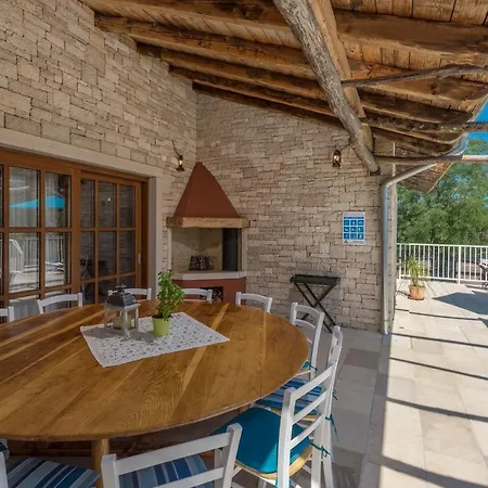 Villa Family Lipica With Private Pool And Jacuzzi