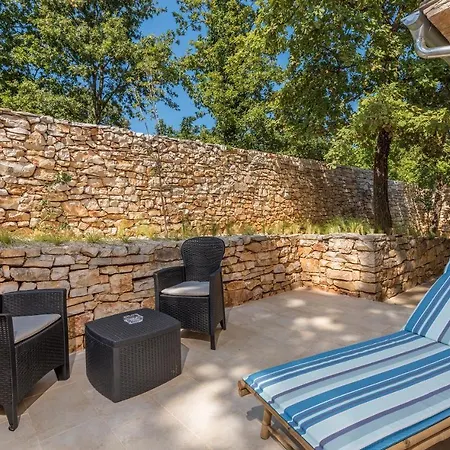 Family Lipica With Private Pool And Jacuzzi
