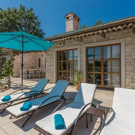 Villa Family Lipica With Private Pool And Jacuzzi