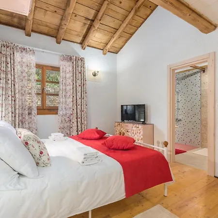 Family Lipica With Private Pool And Jacuzzi *